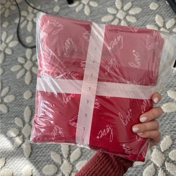 Victoria’s Secret red love thermal pajama set size large - Picture 5 of 5